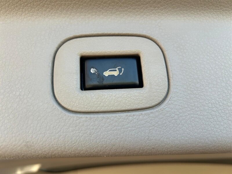 Used 2012 Nissan Quest LE FWD image 33