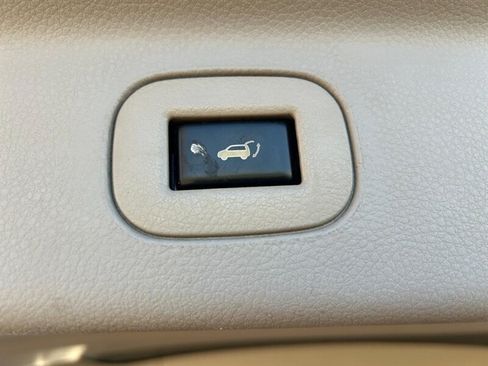 Used 2012 Nissan Quest LE FWD image 33