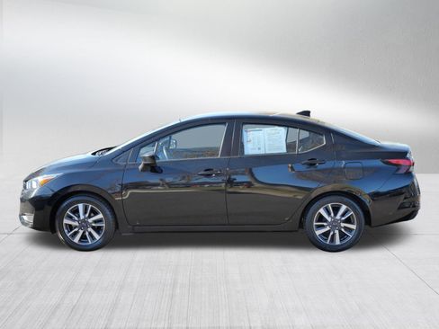 Used 2023 Nissan Versa SV image 4