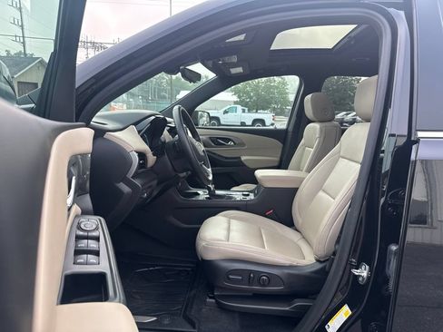 Used 2023 Chevrolet Traverse LT w/ LT Premium Package AWD/4WD image 13