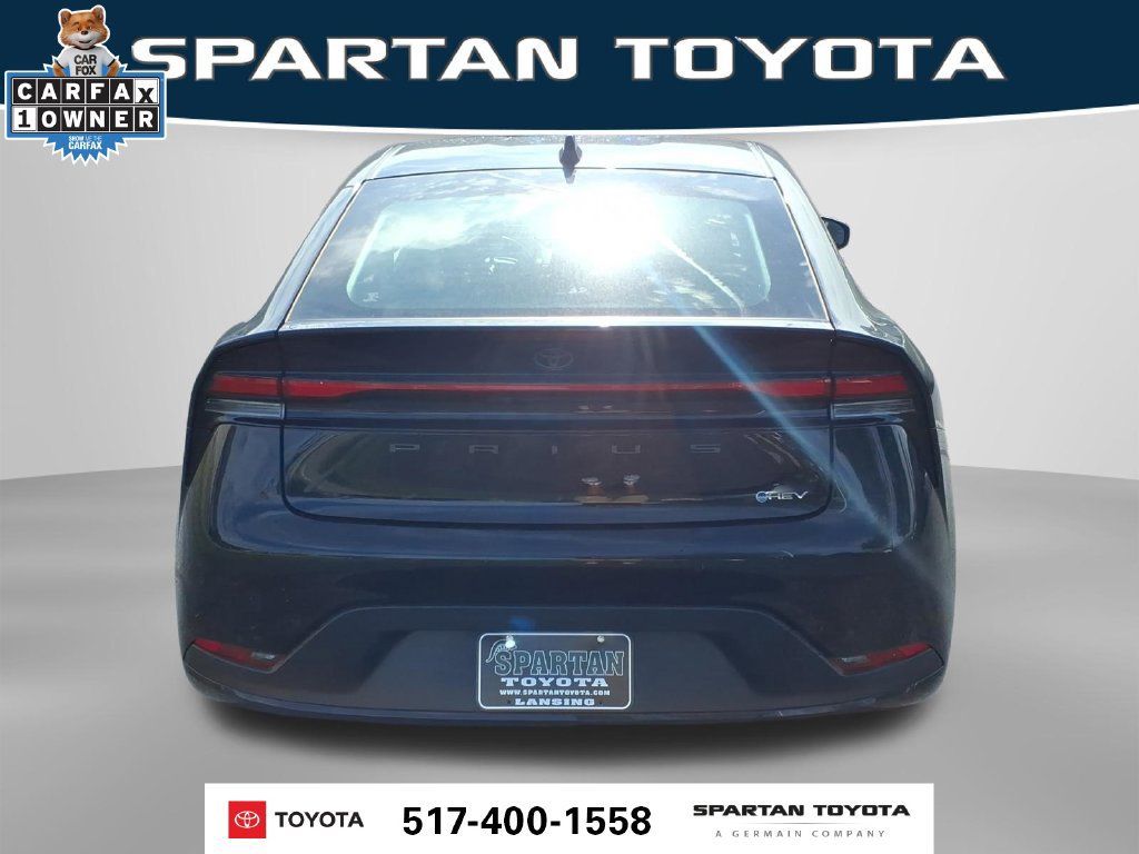 Used 2025 Toyota Prius LE FWD image 8