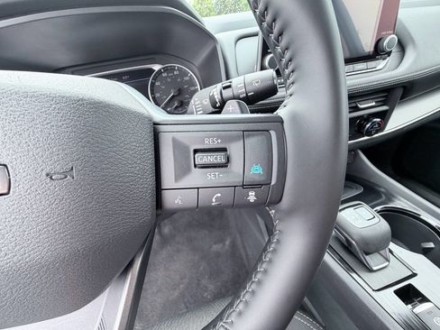 Used 2025 Nissan Rogue SV AWD/4WD image 15