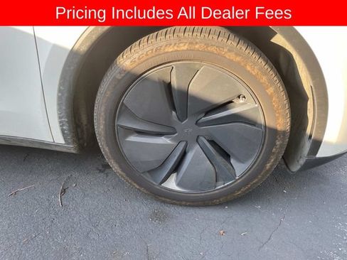 Used 2026 Tesla Model Y 2WD image 9