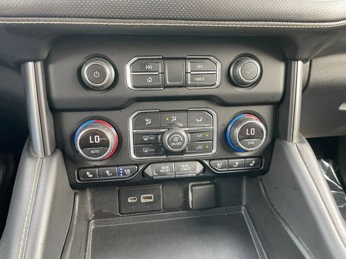 Used 2022 Chevrolet Tahoe Premier AWD/4WD image 13
