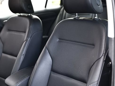 Used 2019 Volkswagen Golf SE FWD image 20