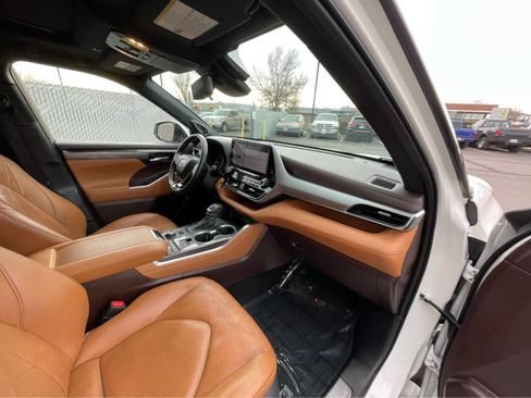 Used 2021 Toyota Highlander Platinum image 27