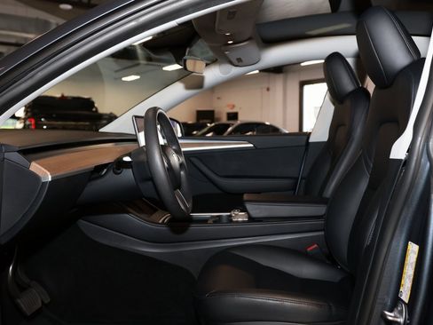 Used 2023 Tesla Model Y Long Range image 10