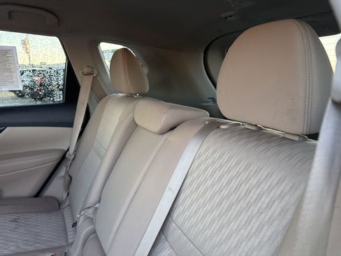 Used 2018 Nissan Rogue SV image 30