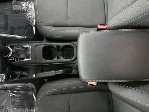 Used 2024 Jeep Wrangler Sahara AWD/4WD image 31