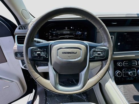 Used 2022 GMC Yukon XL Denali w/ Advanced Technology Package AWD/4WD image 12