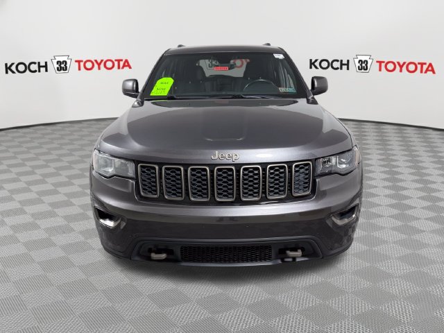 Used 2017 Jeep Grand Cherokee Laredo AWD/4WD image 2