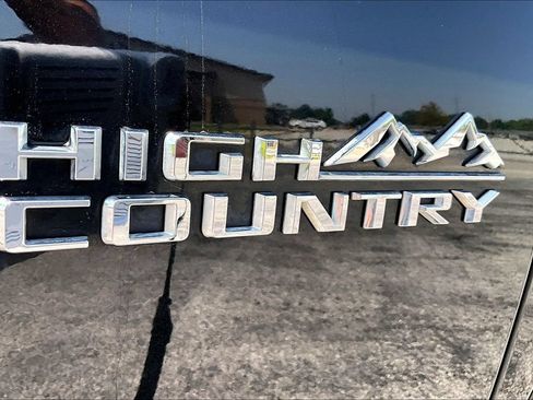 Used 2023 Chevrolet Traverse High Country FWD image 31