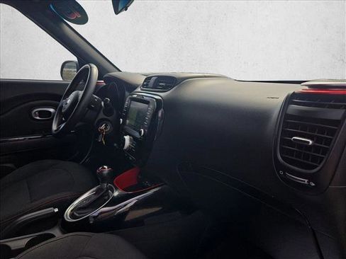 Used 2015 Kia Soul + image 19