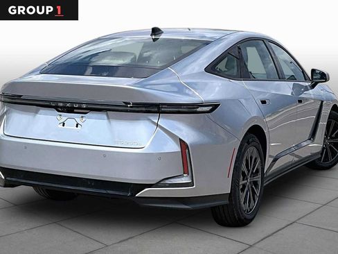 Used 2026 Lexus ES 350e w/ Convenience Package FWD image 11