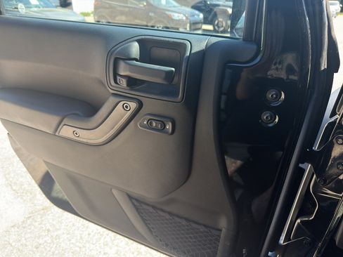 Used 2017 Jeep Wrangler Unlimited Sport w/ Quick Order Package 24S AWD/4WD image 18
