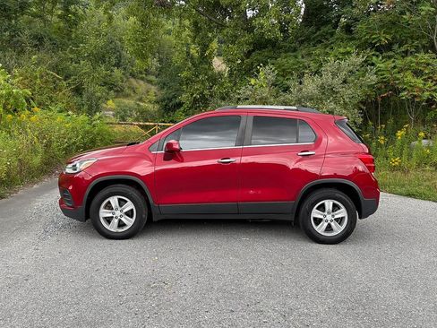 Used 2018 Chevrolet Trax LT w/ Driver Confidence Package AWD/4WD image 2