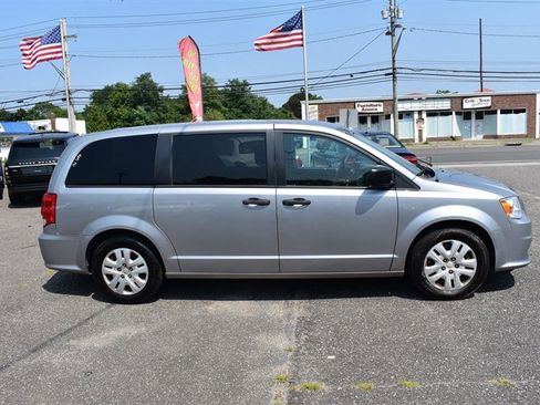 Used 2019 Dodge Grand Caravan SE w/ UConnect Hands-Free Group image 9