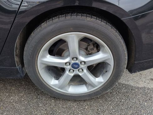 Used 2015 Ford Fusion SE w/ Equipment Group 201A image 4