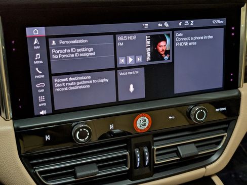 Certified 2026 Porsche Macan AWD/4WD image 33