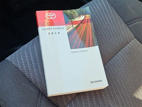 Used 2016 Toyota Camry LE image 23