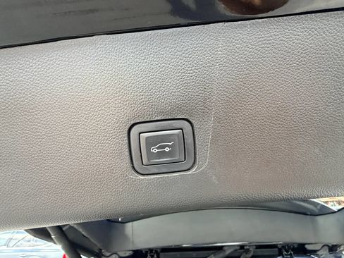 Used 2021 Chevrolet Traverse Premier w/ Redline Edition AWD/4WD image 31