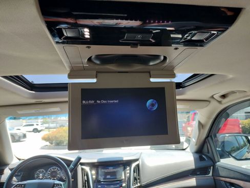 Used 2015 Cadillac Escalade Luxury AWD/4WD image 36