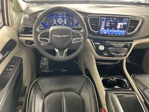 Used 2024 Chrysler Pacifica Limited FWD image 22