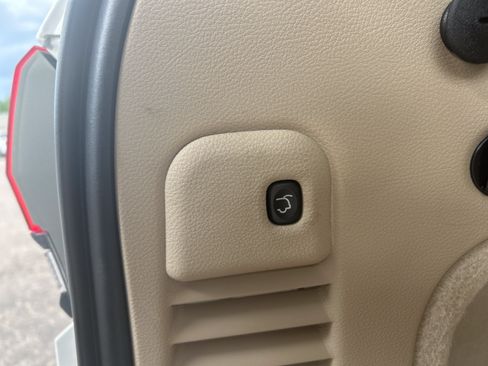 Used 2018 Jeep Grand Cherokee Overland AWD/4WD image 13