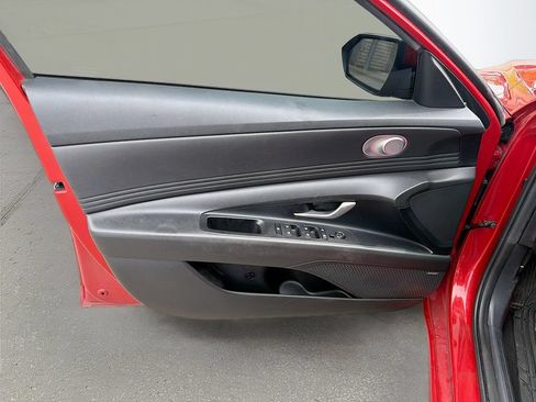 Used 2022 Hyundai Elantra Limited FWD image 19