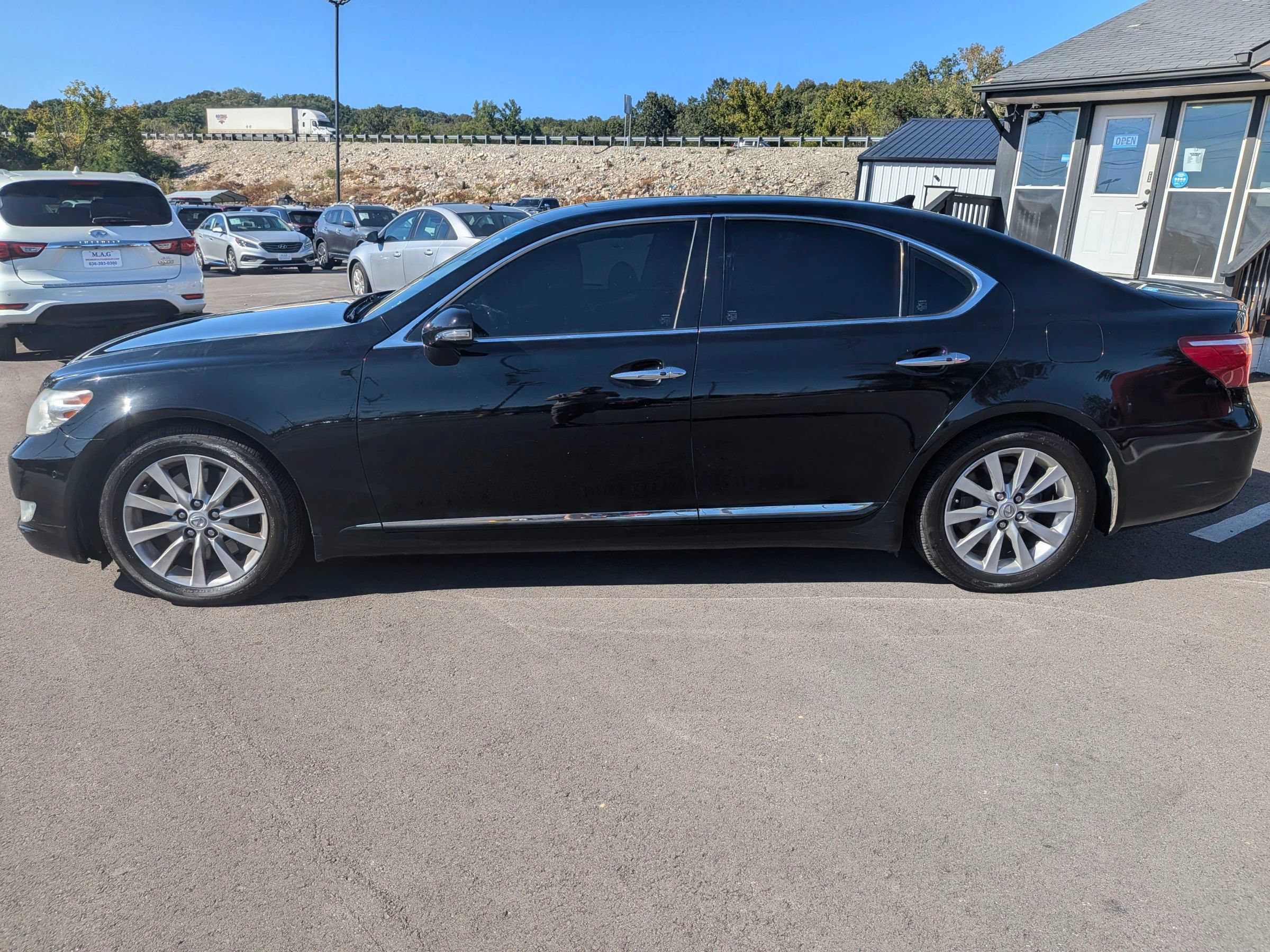 Used 2012 Lexus LS 460 AWD w/ Comfort Pkg image 3