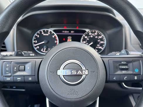 Used 2024 Nissan Rogue SV image 25