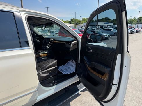 Used 2015 GMC Yukon Denali w/ Premium Package AWD/4WD image 9