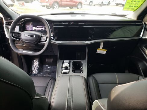 Used 2025 Jeep Wagoneer S Limited image 15