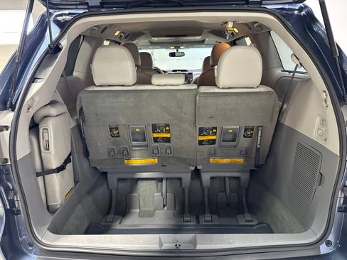 Used 2014 Toyota Sienna XLE w/ Entertainment Package FWD image 37