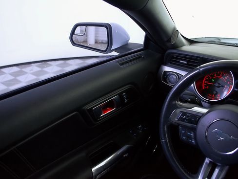 Used 2019 Ford Mustang Premium RWD image 27