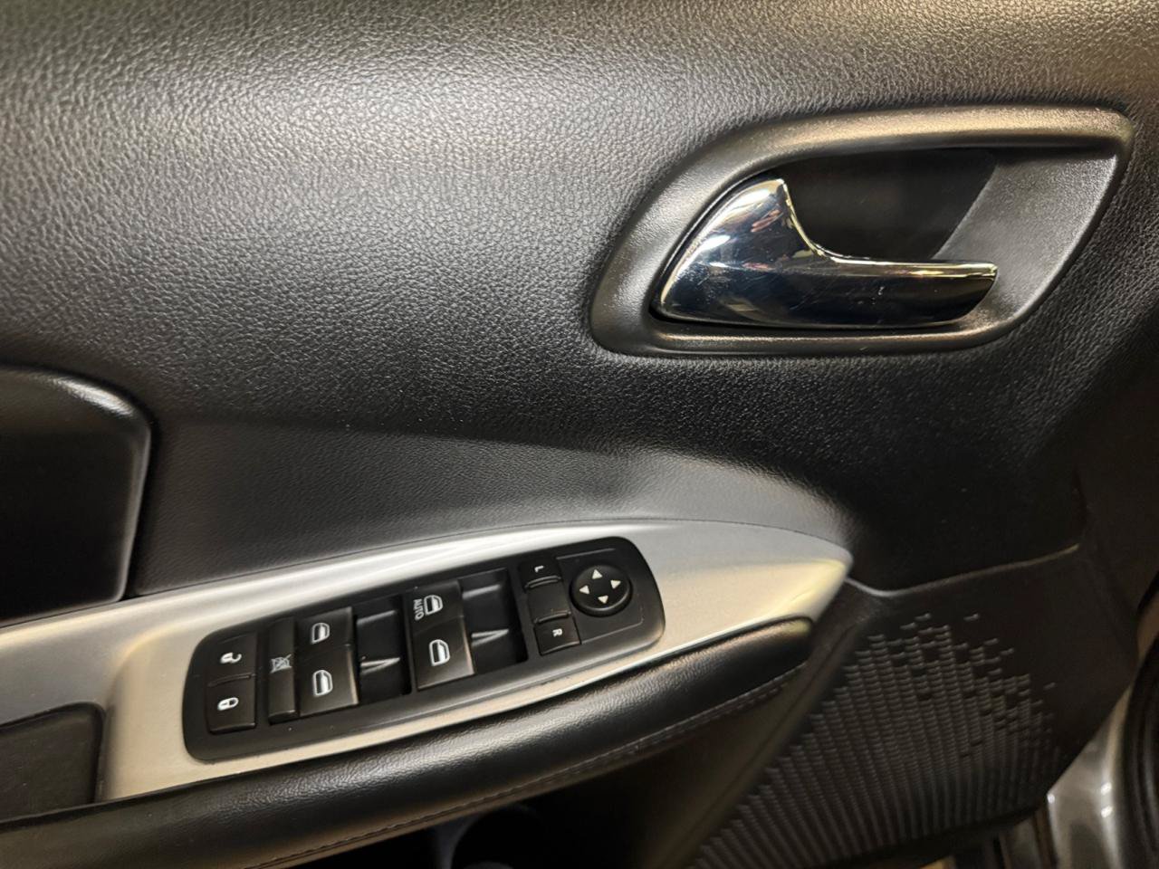 Used 2016 Dodge Journey SXT FWD image 16