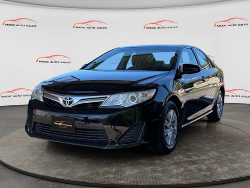 Used 2014 Toyota Camry LE FWD image 1