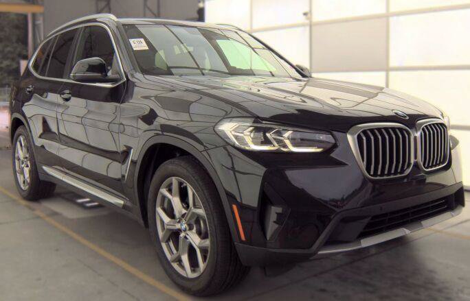 Used 2023 BMW X3 xDrive30i w/ Convenience Package AWD/4WD image 4