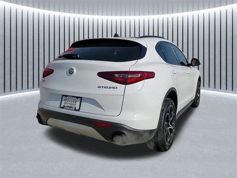 Used 2022 Alfa Romeo Stelvio Ti image 3