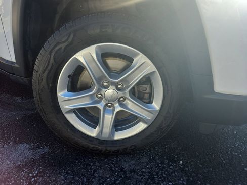 Used 2023 Jeep Compass Latitude w/ Sun and Sound Group image 12