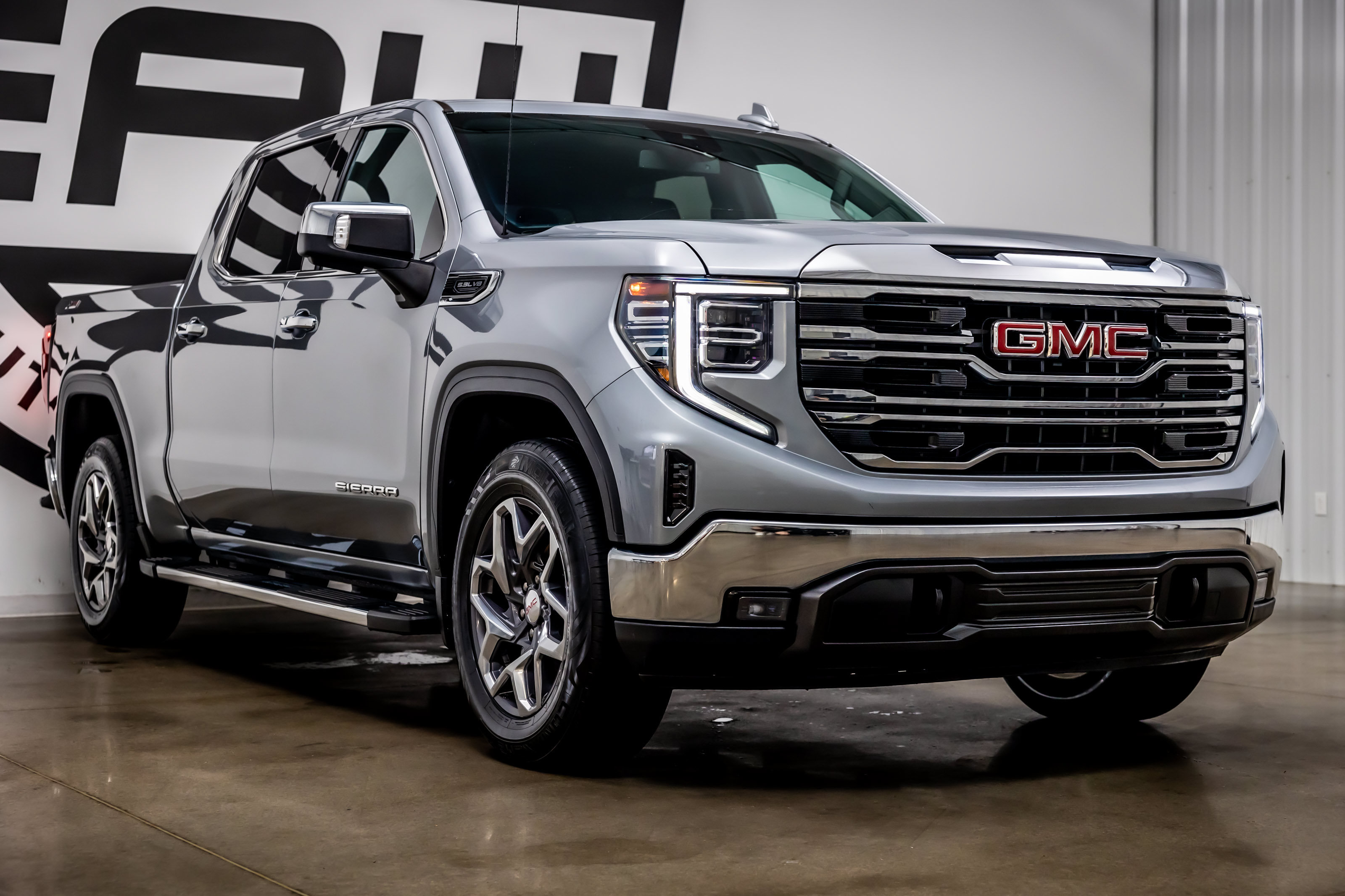 Used 2023 GMC Sierra 1500 SLT w/ SLT Premium Package AWD/4WD image 29