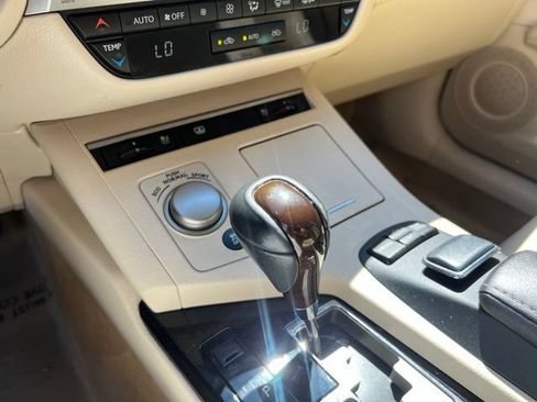 Used 2013 Lexus ES 350 w/ Luxury Pkg FWD image 34