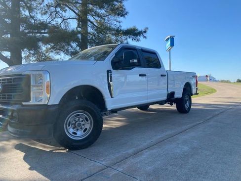 Used 2023 Ford F250 XL w/ Camper Package image 2