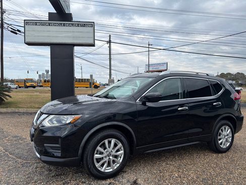 Used 2019 Nissan Rogue SV image 1