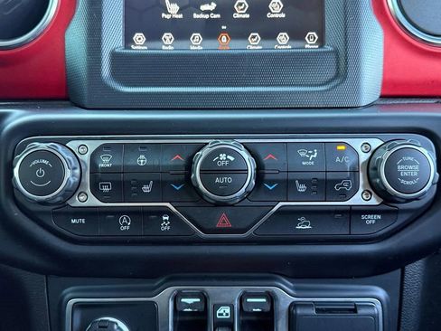 Used 2020 Jeep Gladiator Rubicon w/ Cold Weather Group AWD/4WD image 31