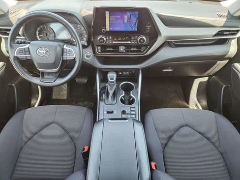 Certified 2025 Toyota Highlander LE image 22