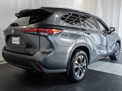Used 2023 Toyota Highlander XLE FWD image 4