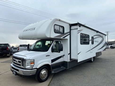 Used 2016 Ford E-450 and Econoline 450 Super Duty w/ Motorhome Prep Package image 4