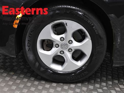 Used 2017 Chrysler Pacifica LX w/ Tire & Wheel Group FWD image 31