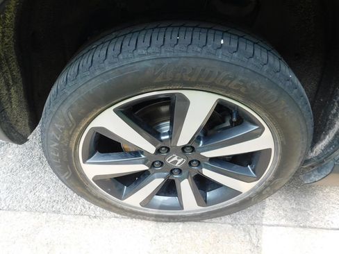 Used 2025 Honda Pilot Touring image 8